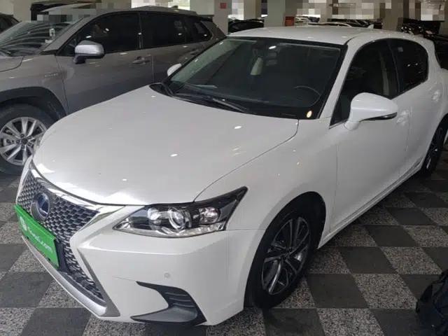 Lexus CT 2017 CT200h Elite Edition Solid Color China V Standard