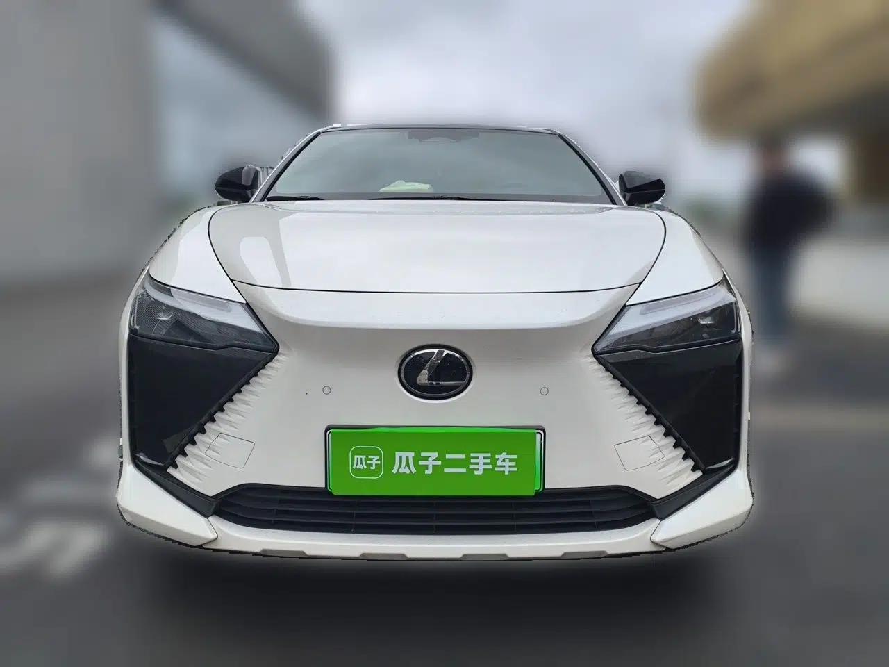 Lexus RZ 2023 450e All-Wheel Drive Luxury Edition — миниатюра 2