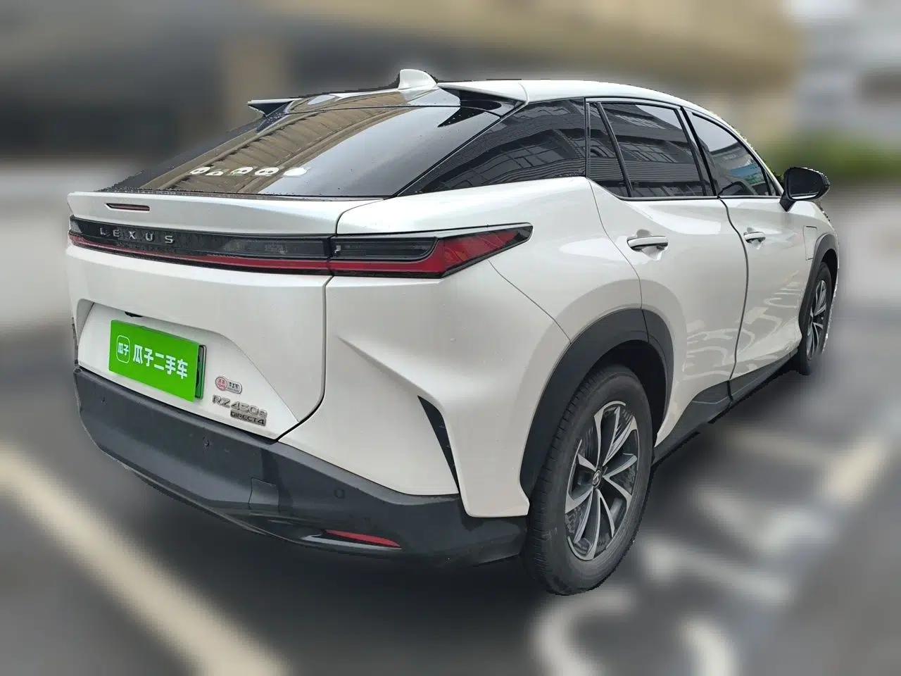 Lexus RZ 2023 450e All-Wheel Drive Luxury Edition — миниатюра 6