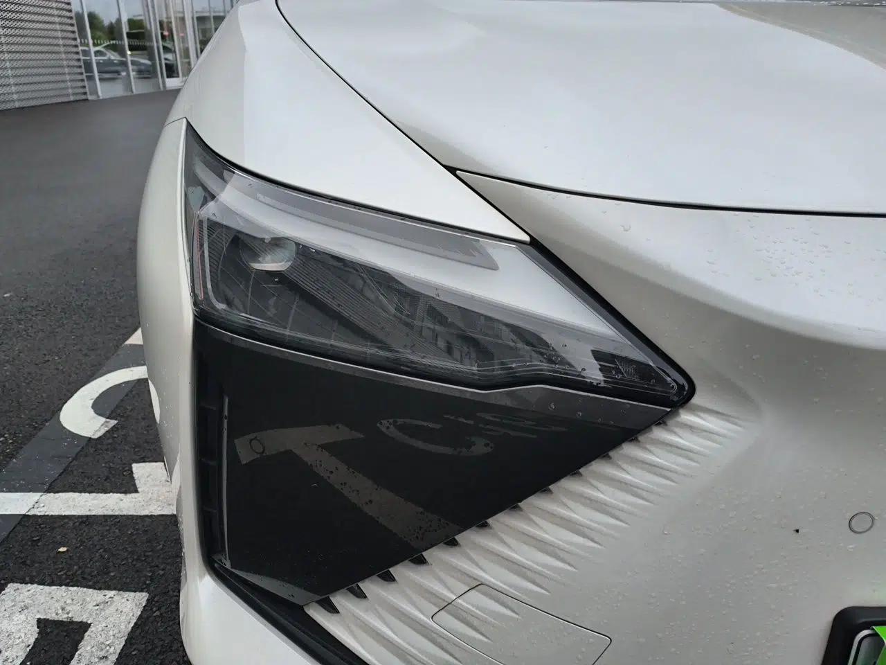 Lexus RZ 2023 450e All-Wheel Drive Luxury Edition — миниатюра 7