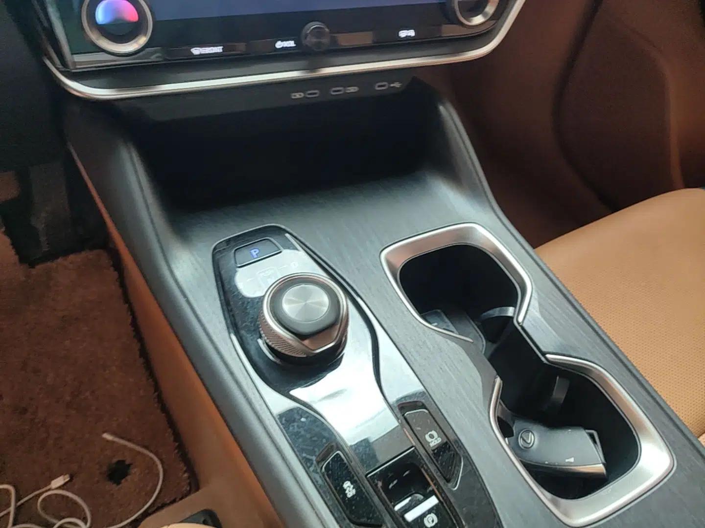 Lexus RZ 2023 450e All-Wheel Drive Luxury Edition — миниатюра 17