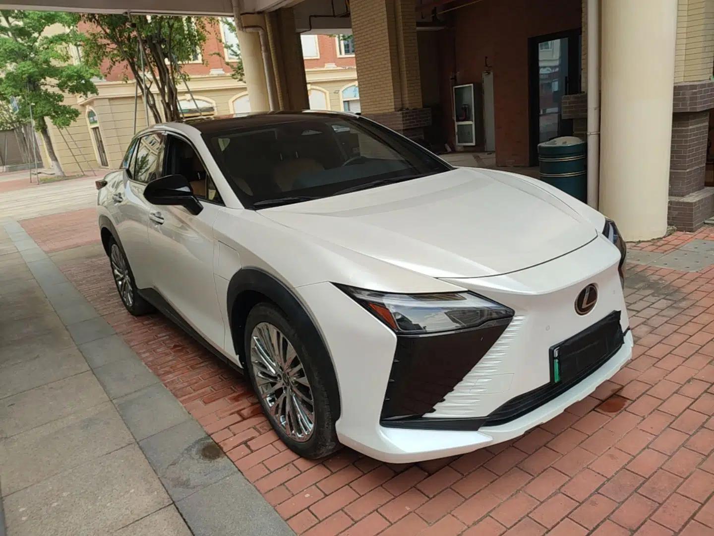 Lexus RZ 2023 450e All-Wheel Drive Luxury Edition — миниатюра 3