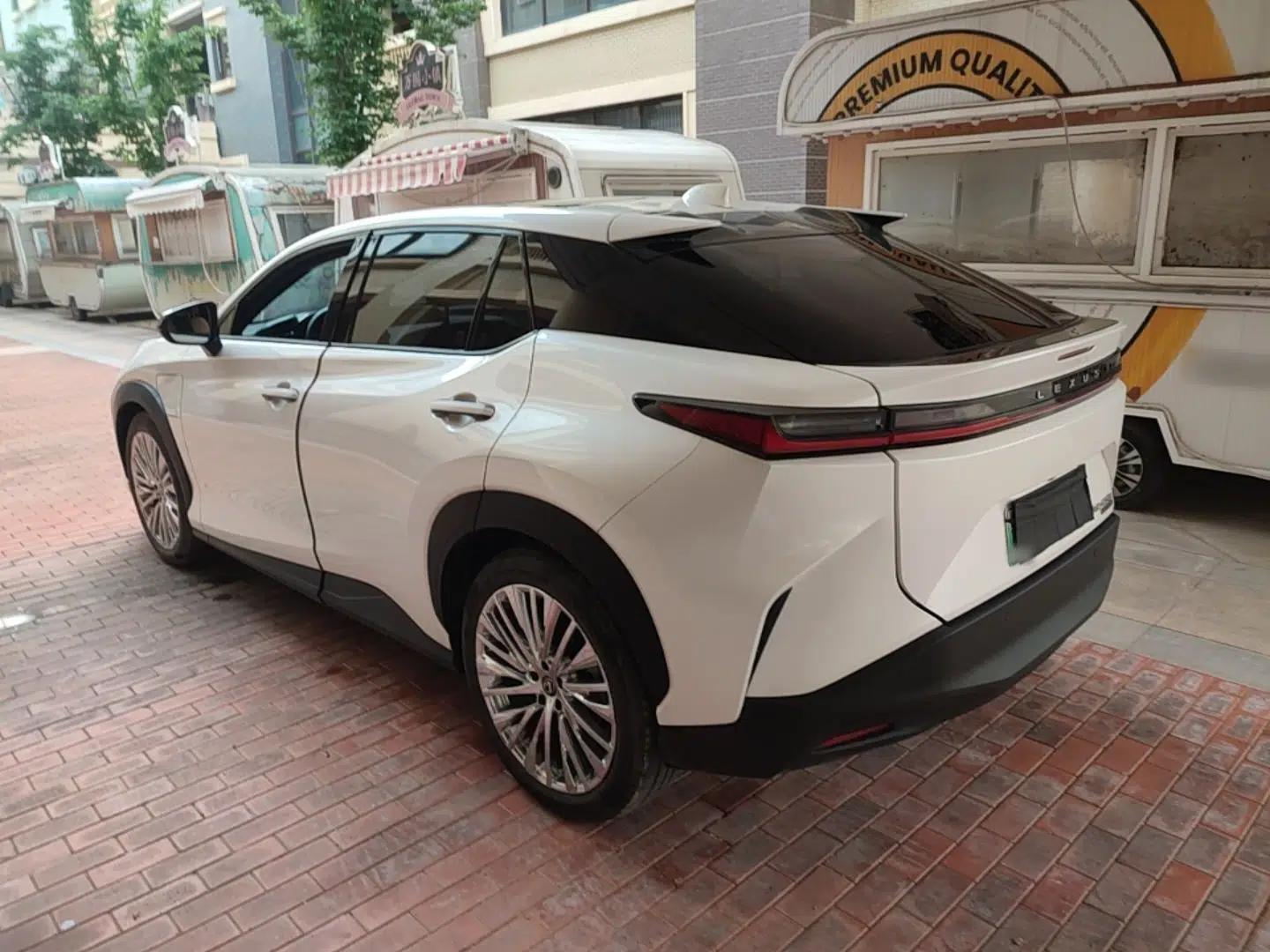 Lexus RZ 2023 450e All-Wheel Drive Luxury Edition — миниатюра 4