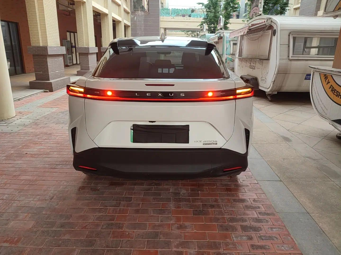Lexus RZ 2023 450e All-Wheel Drive Luxury Edition — миниатюра 5