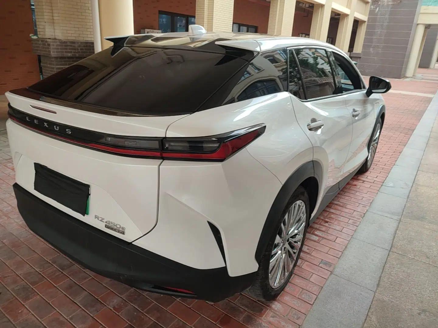 Lexus RZ 2023 450e All-Wheel Drive Luxury Edition — миниатюра 7