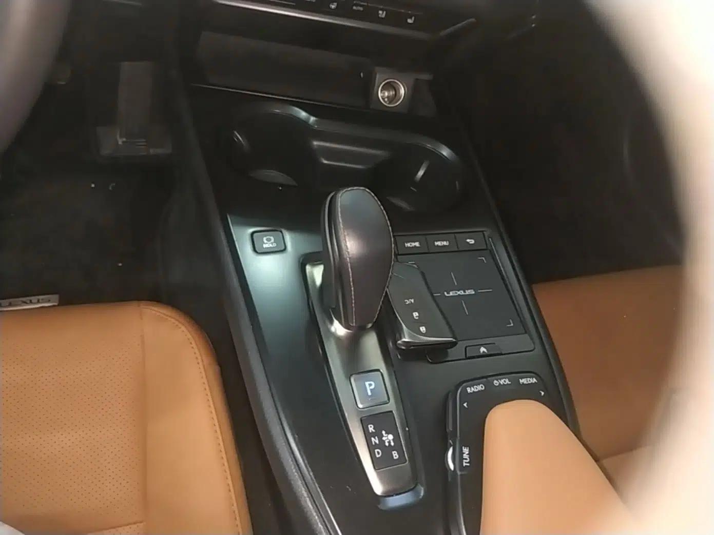 Lexus UX New Energy 2020 300e Pure·Joy Edition — миниатюра 17