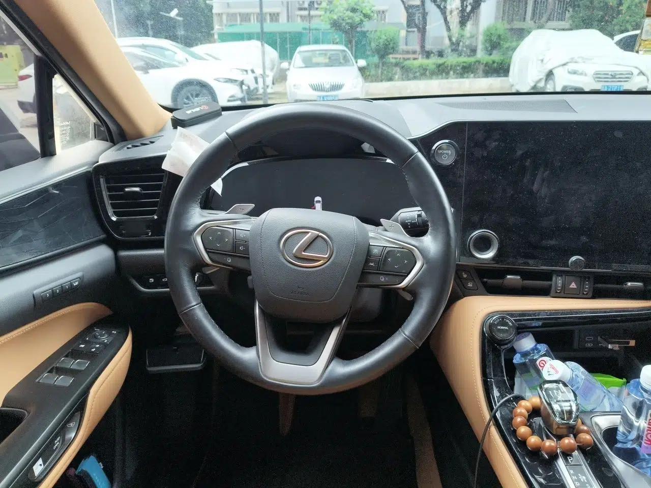 Lexus NX New Energy 2022 400h+ Deluxe Edition — миниатюра 11