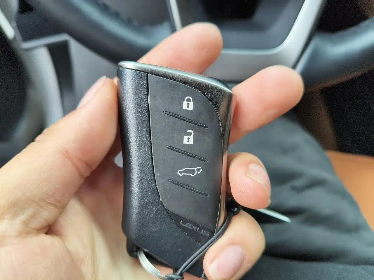 Lexus NX New Energy 2022 400h+ Deluxe Edition — миниатюра 9