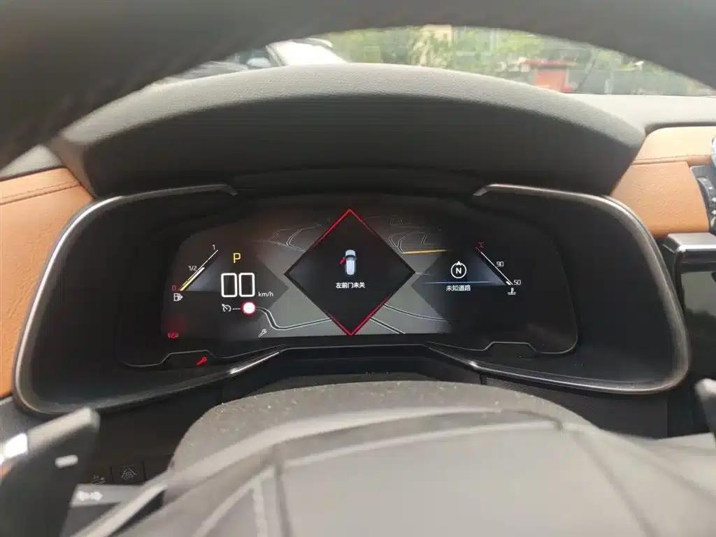 DS 7 2018 45THP Rivoli Pioneer Edition — миниатюра 4