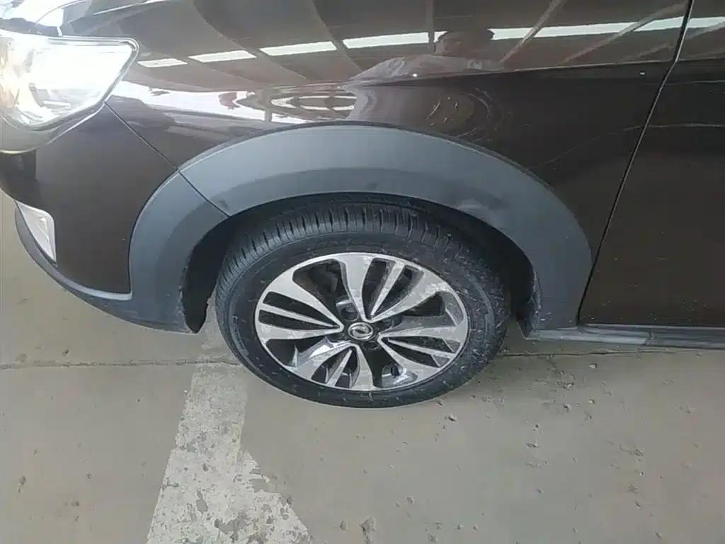 Dongfeng Fengshen AX3 2016 1.5L Automatic Premium Edition — миниатюра 23