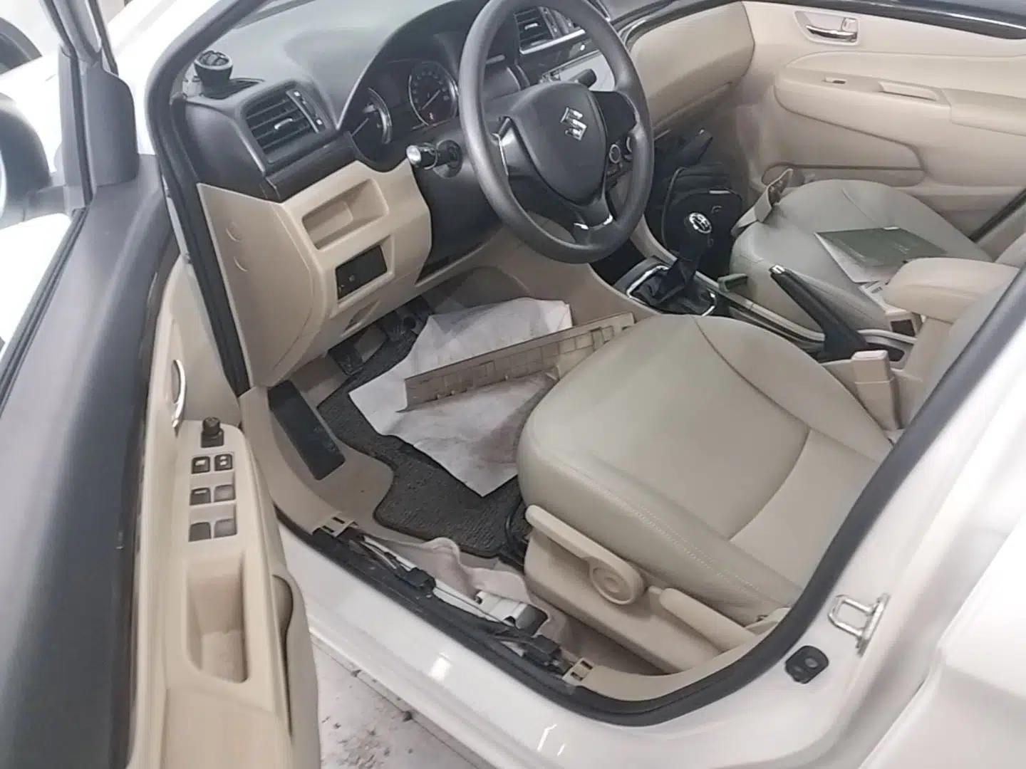 Suzuki Alivio 2015 1.6L Manual Comfort Model — миниатюра 19