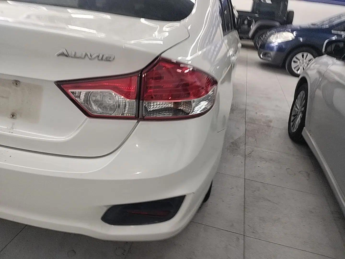 Suzuki Alivio 2015 1.6L Manual Comfort Model — миниатюра 7