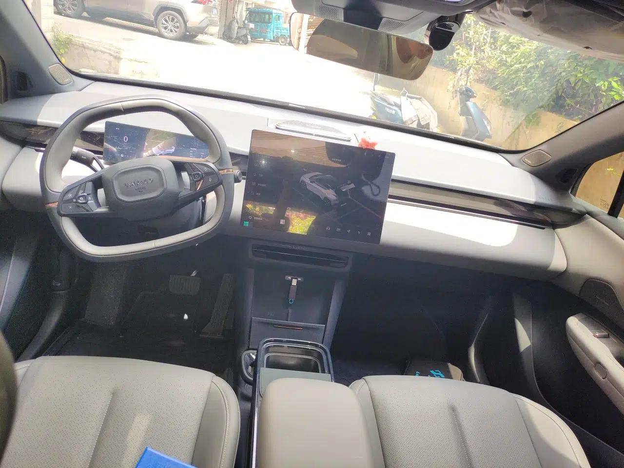 Lynk & Co Z20 2025 530 km Range Rear-Wheel Drive Pro — миниатюра 10