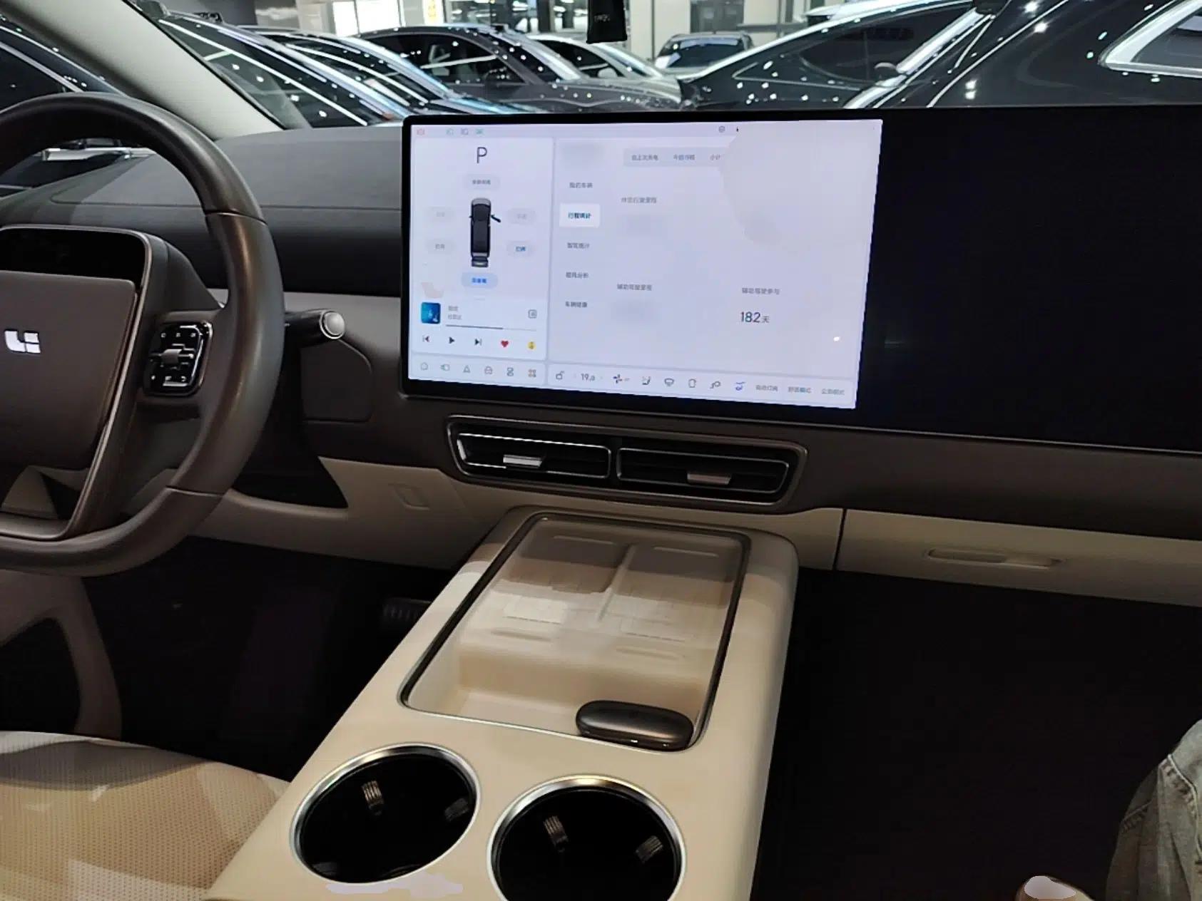 Li Auto MEGA 2024 Ultra Model — миниатюра 13
