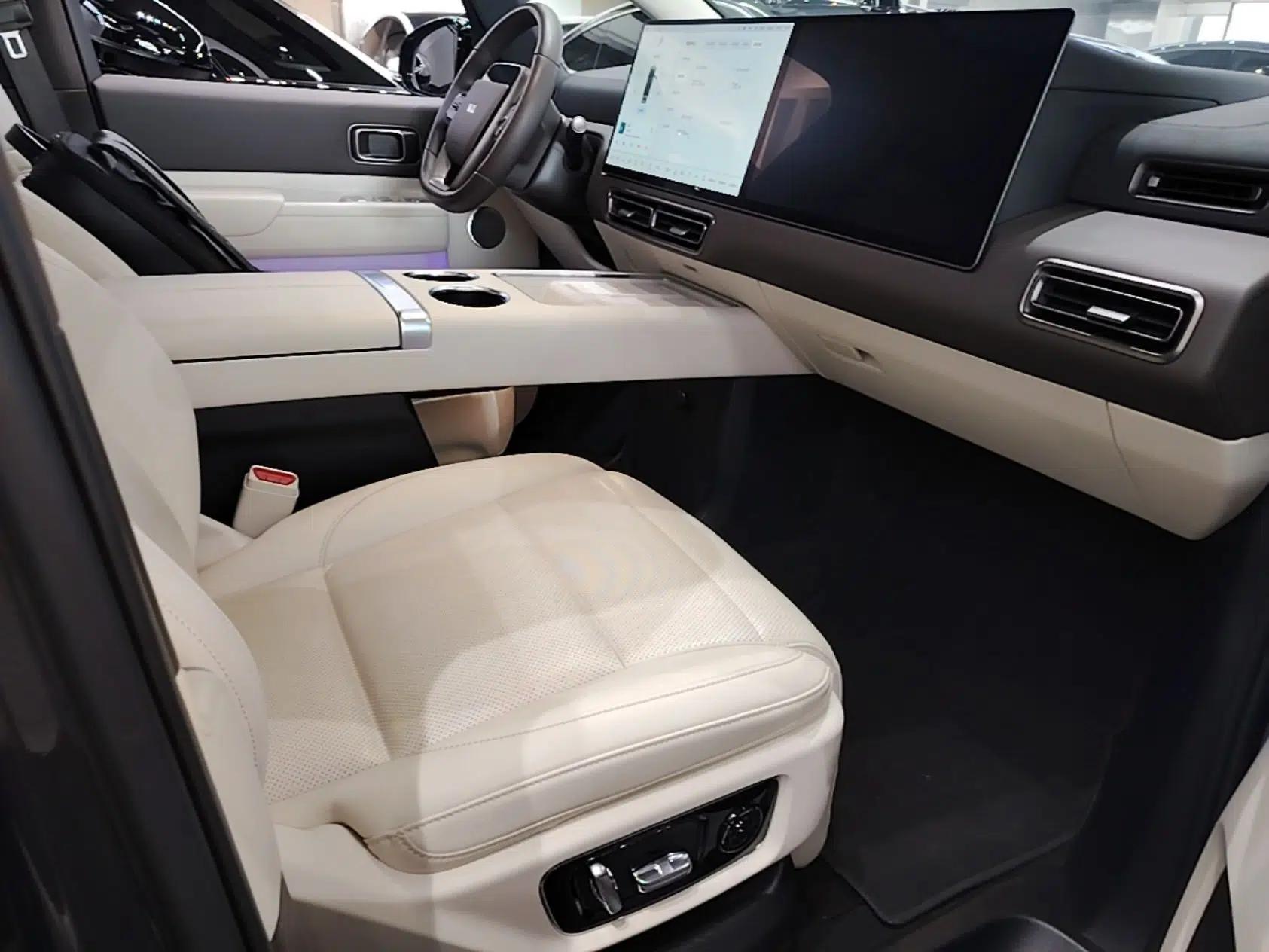 Li Auto MEGA 2024 Ultra Model — миниатюра 23