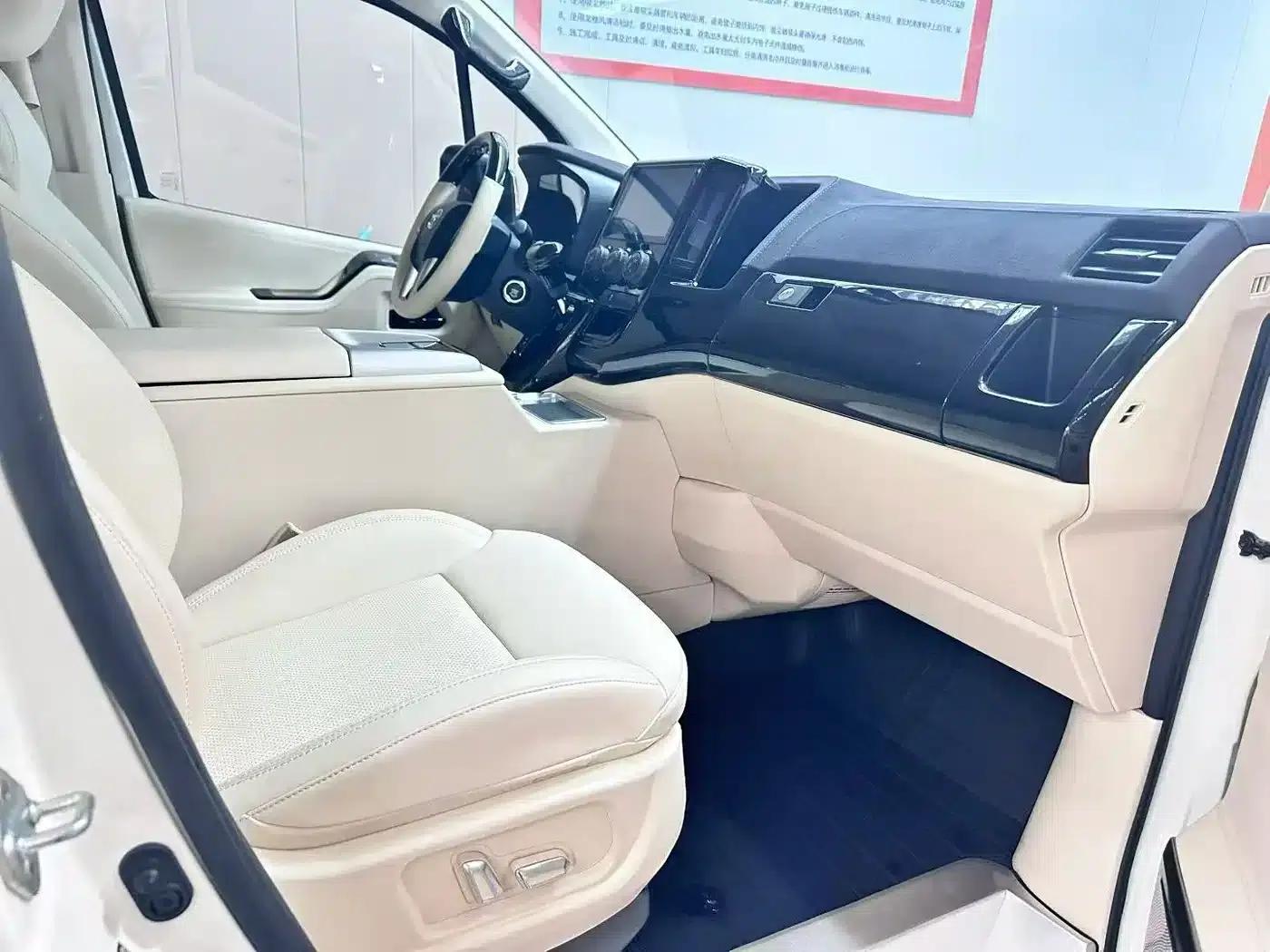 2021 HIACE 3.5L Middle East Edition — миниатюра 3
