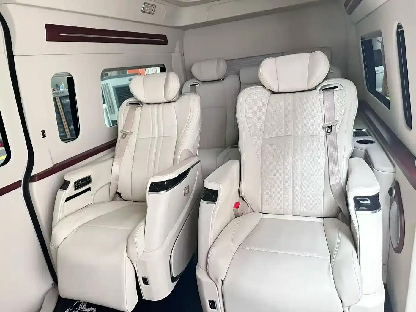2021 HIACE 3.5L Middle East Edition — миниатюра 4