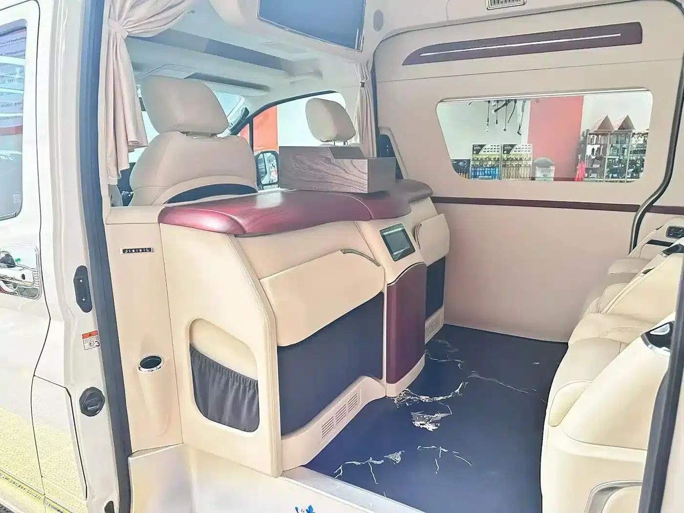 2021 HIACE 3.5L Middle East Edition — миниатюра 6