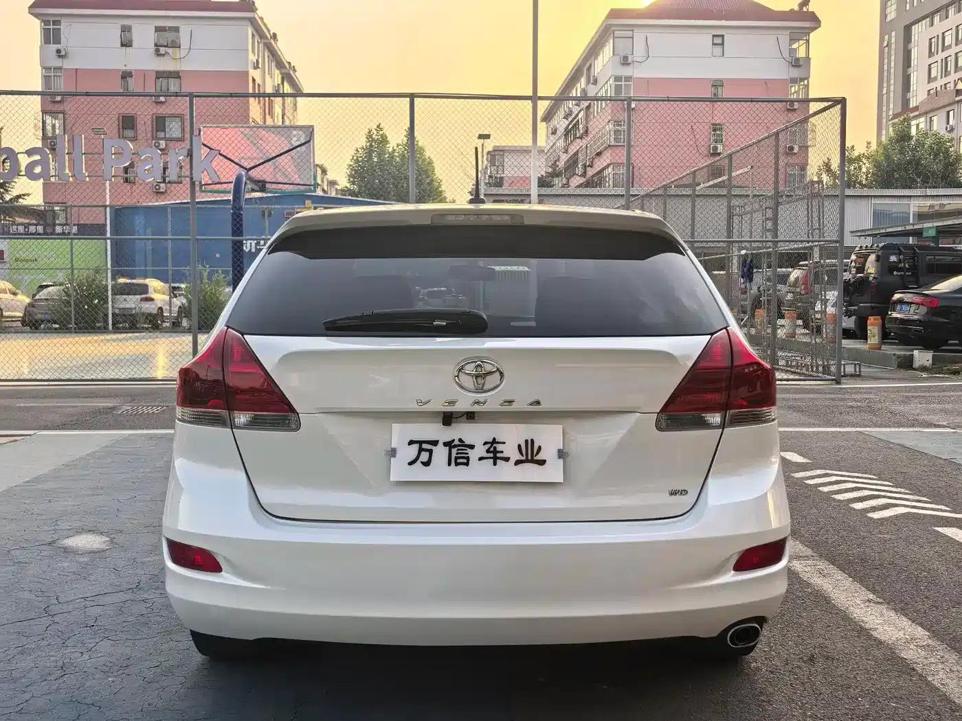 Imported 2013 Venza 2.7L 2WD Luxury Edition — миниатюра 2