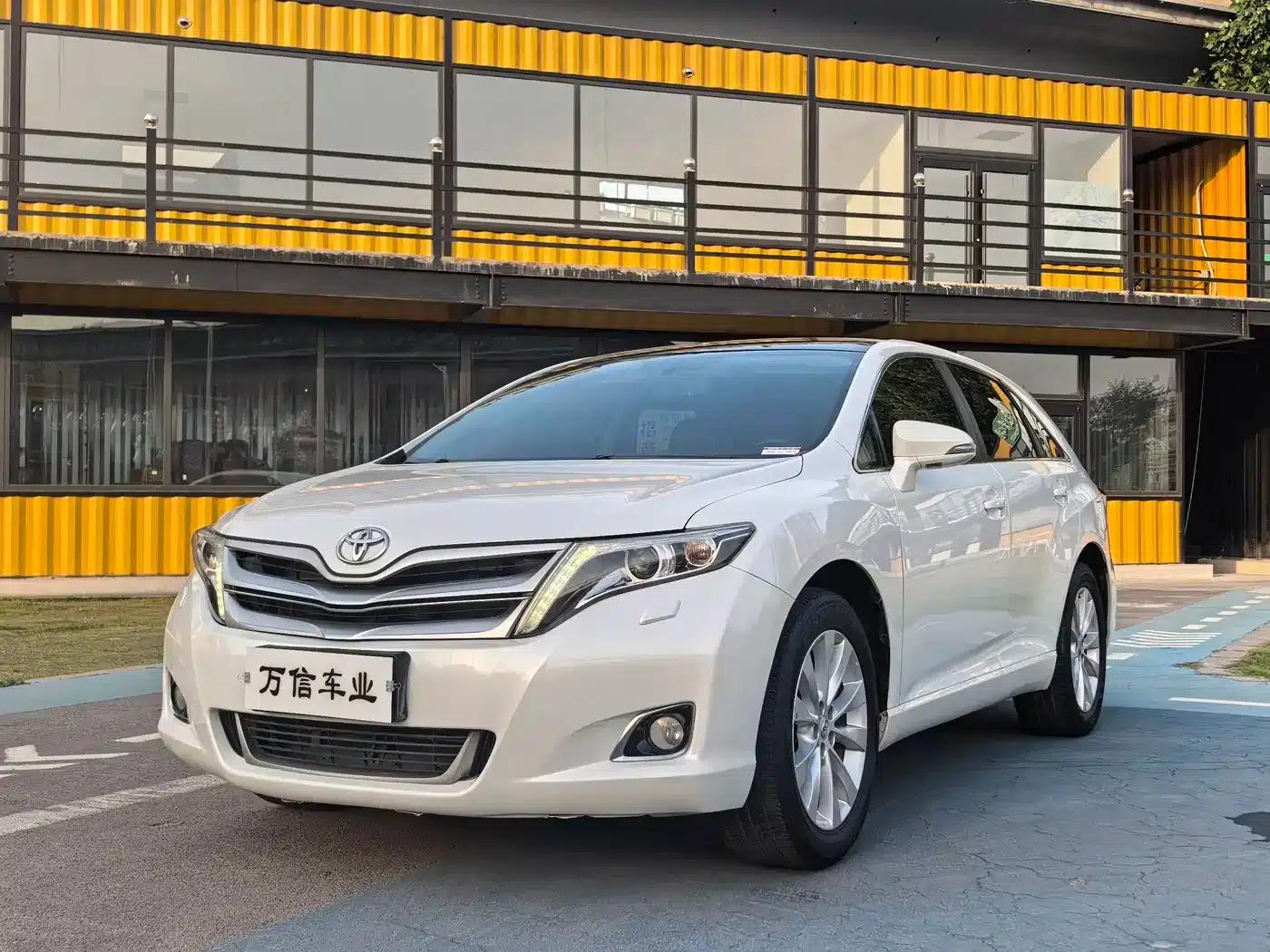 Imported 2013 Venza 2.7L 2WD Luxury Edition — миниатюра 3