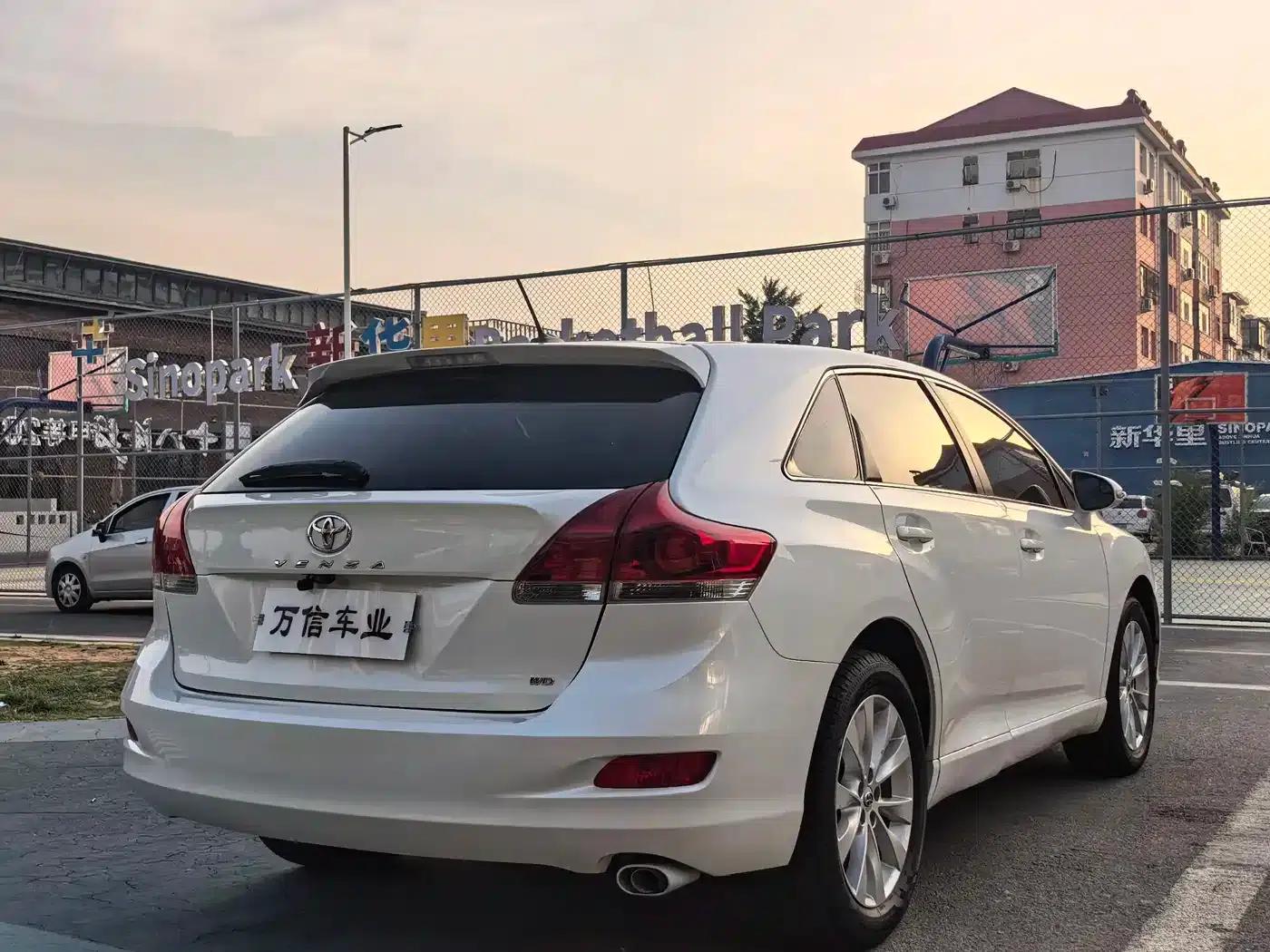 Imported 2013 Venza 2.7L 2WD Luxury Edition — миниатюра 4