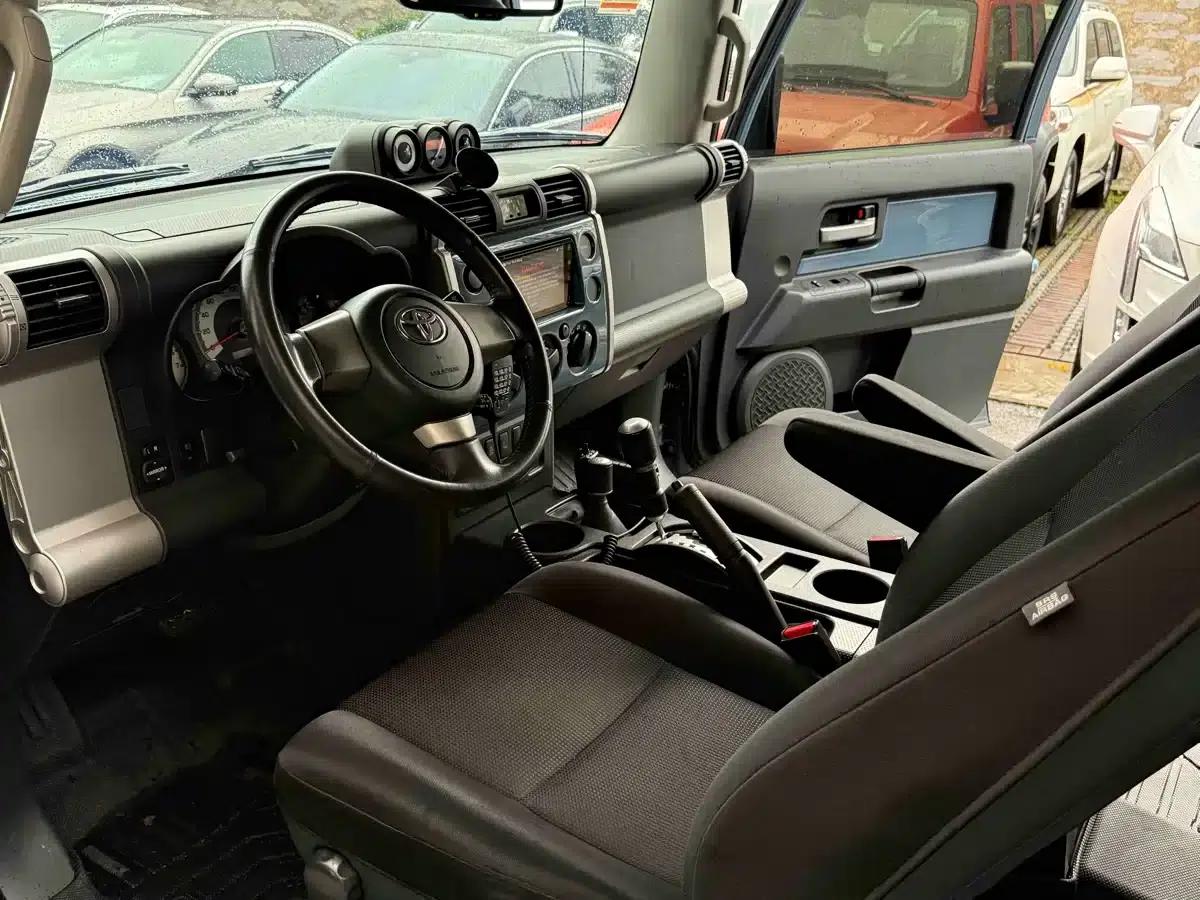 2018 FJ Cruiser 4.0L Middle East Edition — миниатюра 11