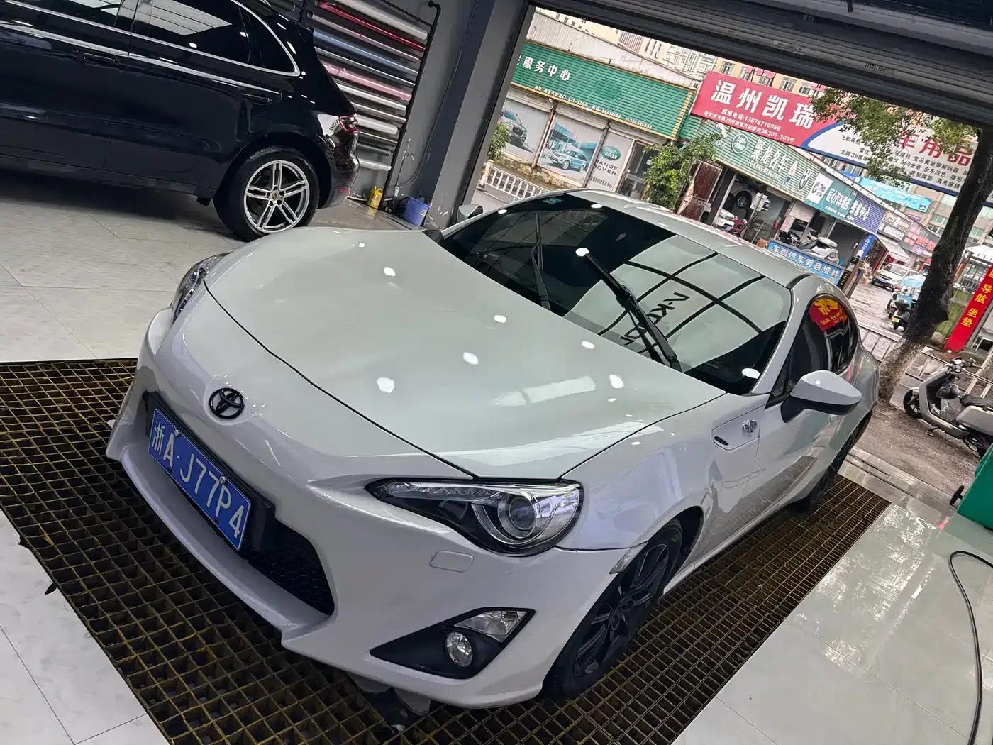 Toyota 86 2013 2.0L Automatic Luxury — миниатюра 1