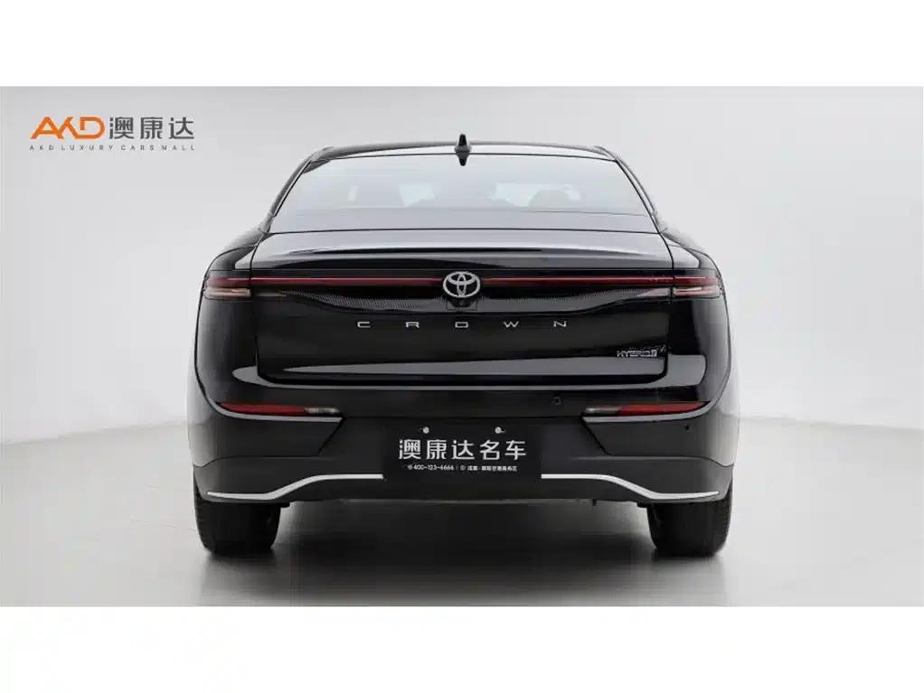 2023 Toyota Crown SportCross 2.5L SportCross HEV 2WD Premium Edition — миниатюра 4