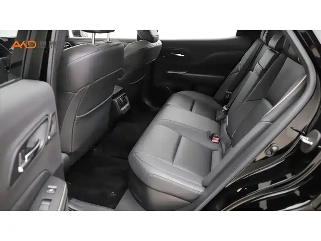 2023 Toyota Crown SportCross 2.5L SportCross HEV 2WD Premium Edition — миниатюра 7