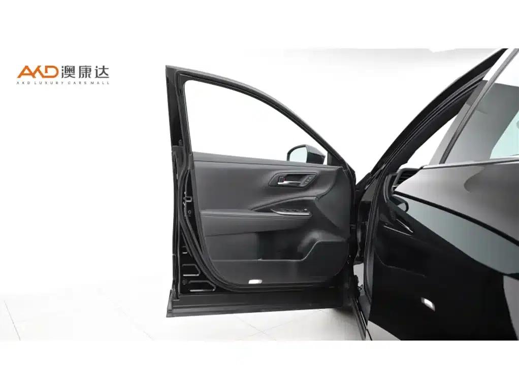 2023 Toyota Crown SportCross 2.5L SportCross HEV 2WD Premium Edition — миниатюра 10