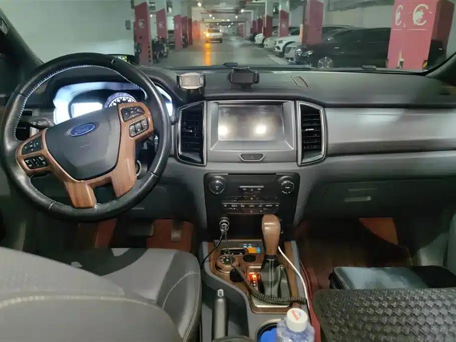 2017 Ford Everest 2.0T Gasoline Automatic 4WD Luxury 7-Seater — миниатюра 12