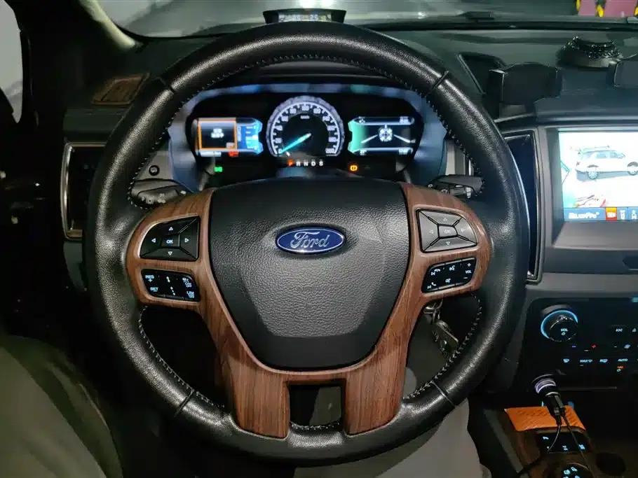 2017 Ford Everest 2.0T Gasoline Automatic 4WD Luxury 7-Seater — миниатюра 15