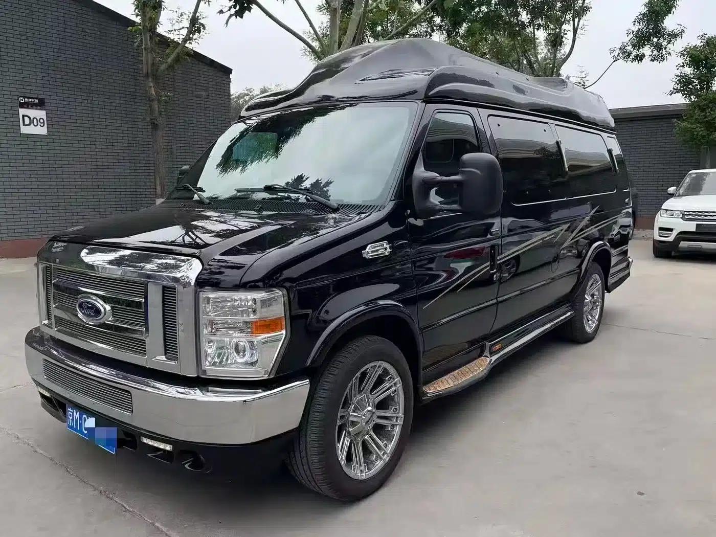 Ford E350 2011 5.4L Platinum Limited Edition — миниатюра 2