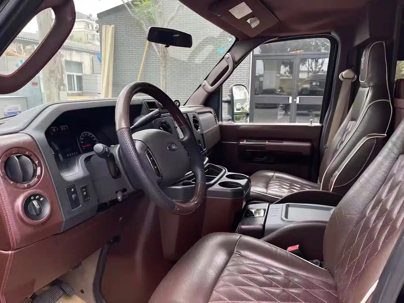 Ford E350 2011 5.4L Platinum Limited Edition — миниатюра 4