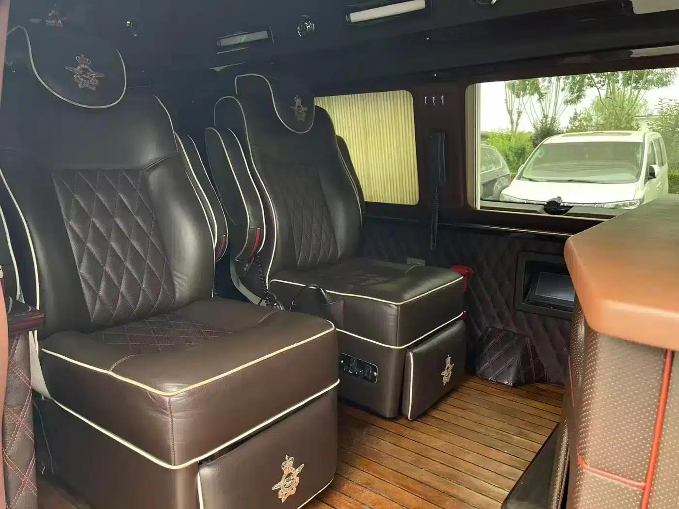 Ford E350 2011 5.4L Platinum Limited Edition — миниатюра 6