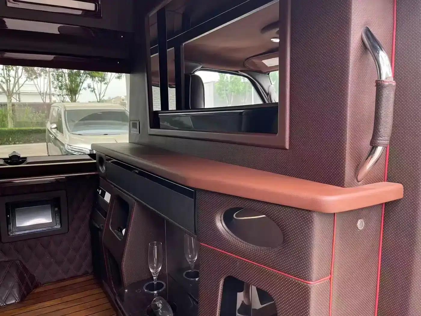 Ford E350 2011 5.4L Platinum Limited Edition — миниатюра 7