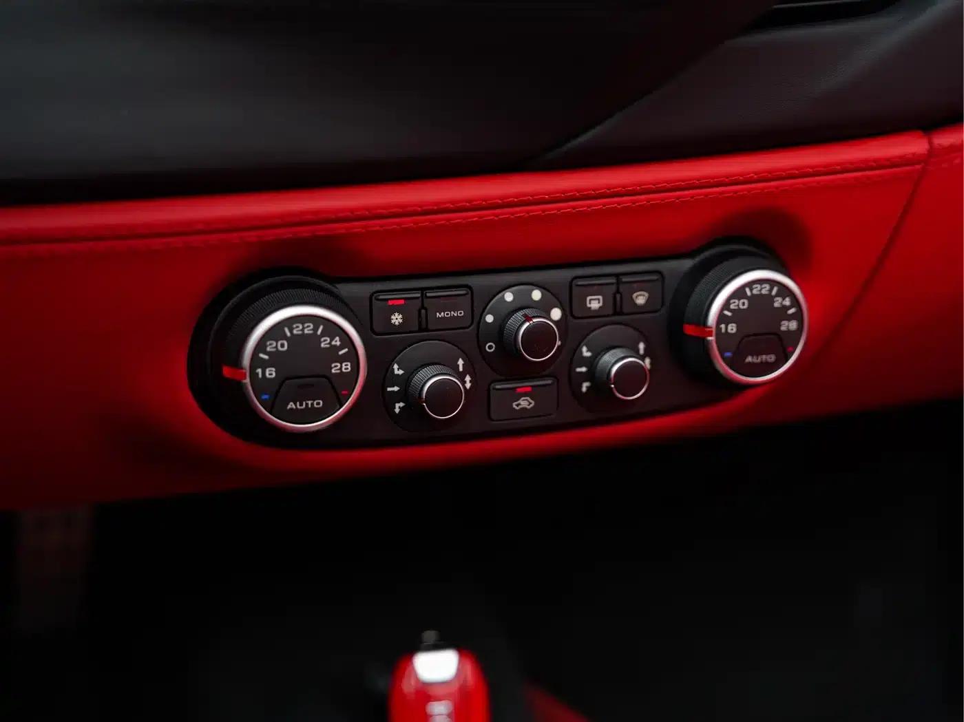 2015 Ferrari 488 Spider — миниатюра 18