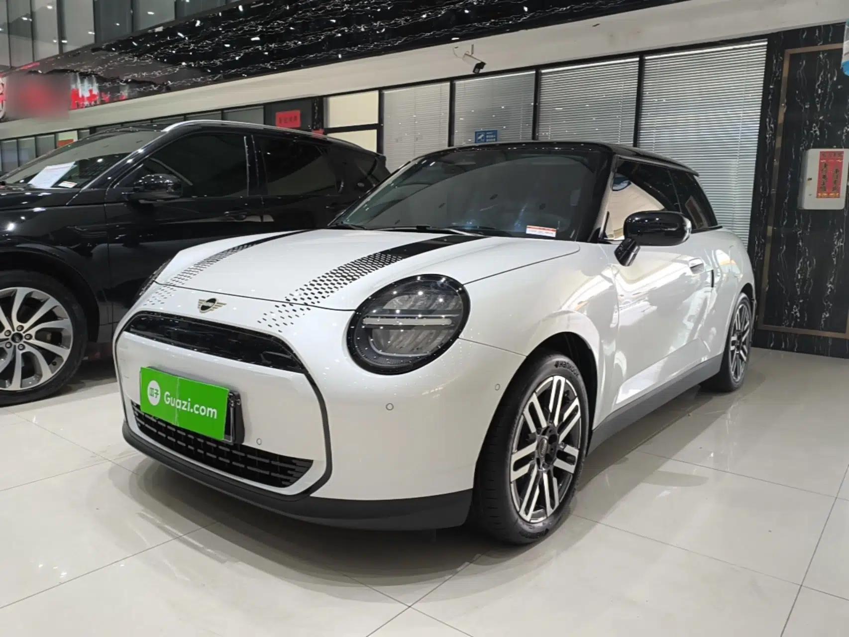 MINI Electric COOPER 2025 456km COOPER E Classic Style — миниатюра 1