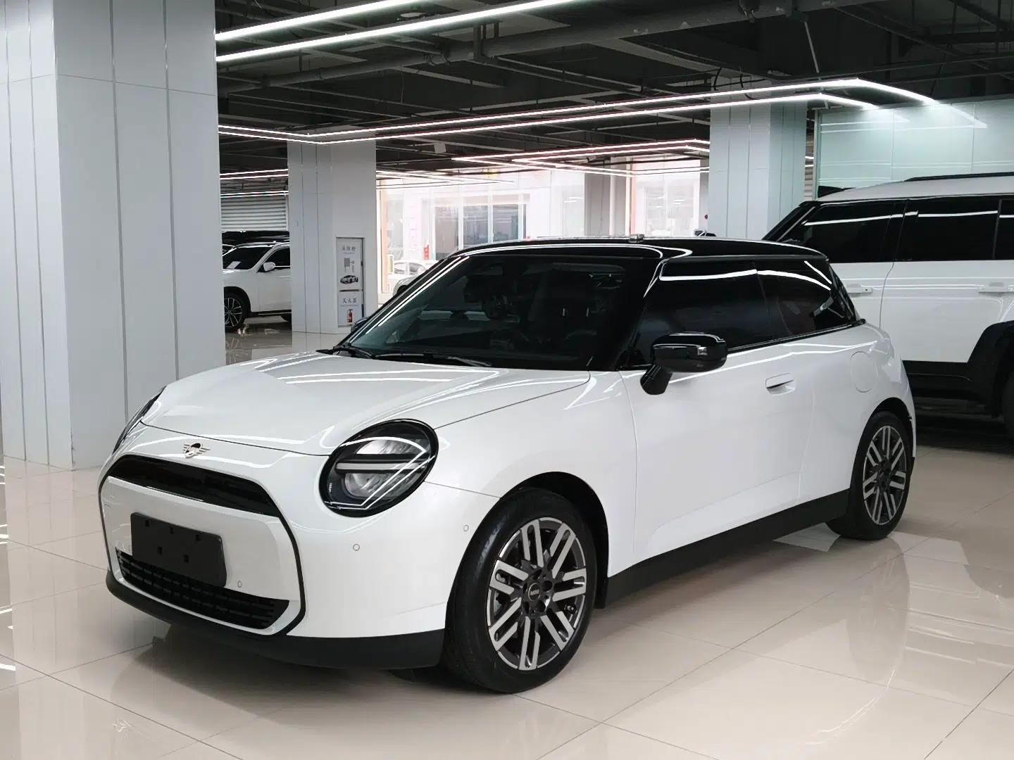 MINI Electric COOPER 2025 456km COOPER E Classic Style — миниатюра 1