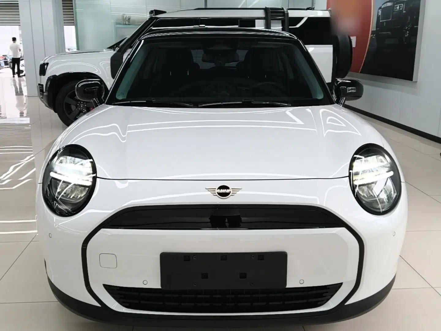 MINI Electric COOPER 2025 456km COOPER E Classic Style — миниатюра 2