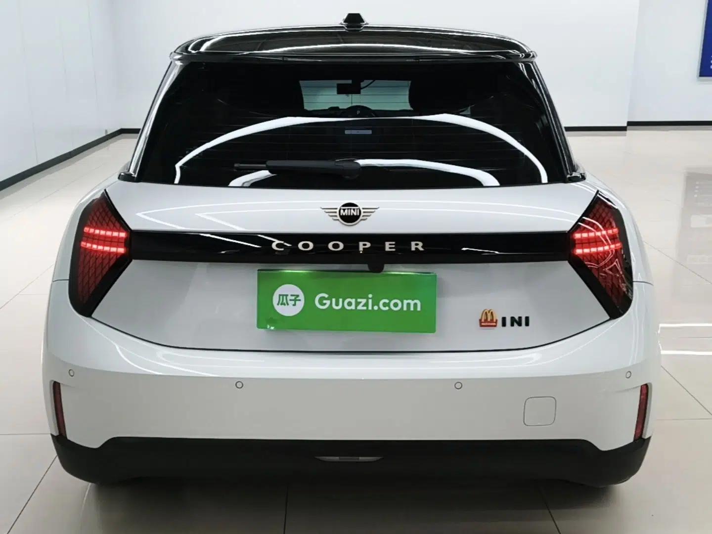 MINI Electric COOPER 2025 456km COOPER E Classic Style — миниатюра 5