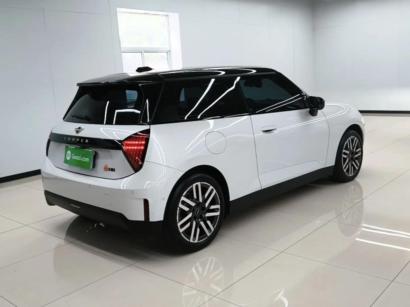 MINI Electric COOPER 2025 456km COOPER E Classic Style — миниатюра 6