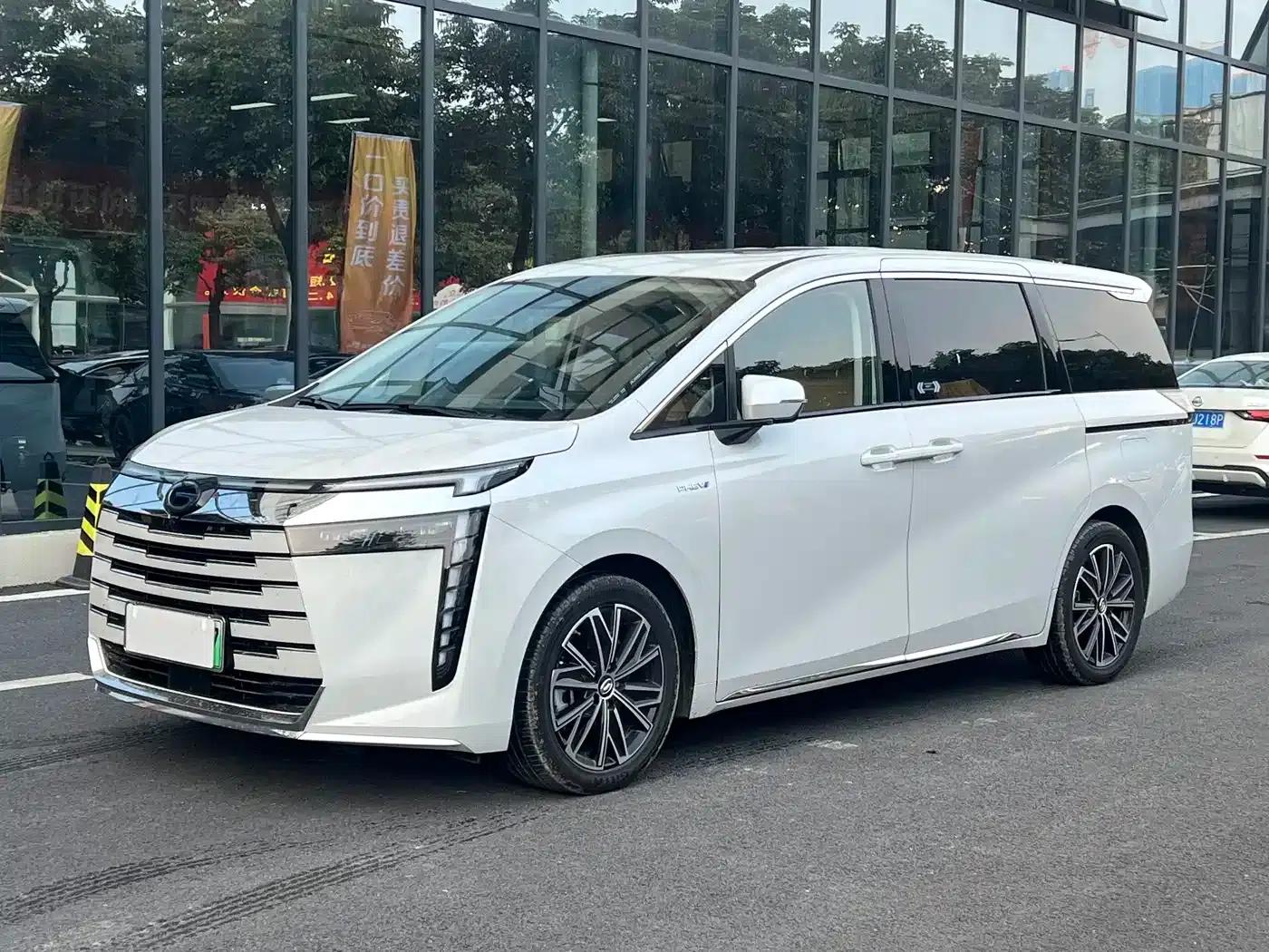 Trumpchi E8 PHEV 2024 Model 150km Dragon Glory Edition — миниатюра 1