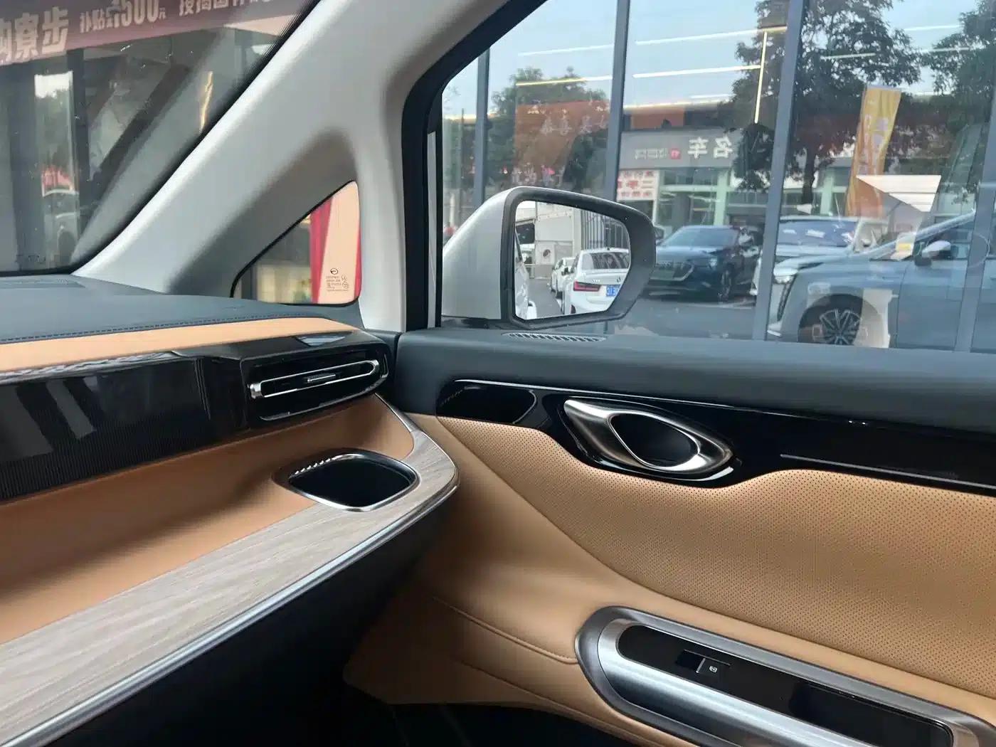 Trumpchi E8 PHEV 2024 Model 150km Dragon Glory Edition — миниатюра 12