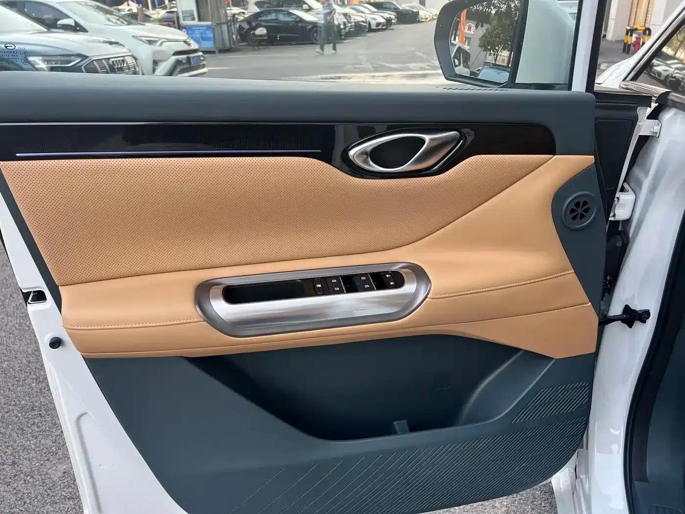 Trumpchi E8 PHEV 2024 Model 150km Dragon Glory Edition — миниатюра 13