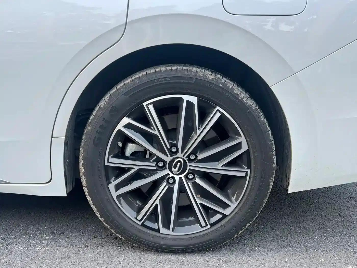Trumpchi E8 PHEV 2024 Model 150km Dragon Glory Edition — миниатюра 17