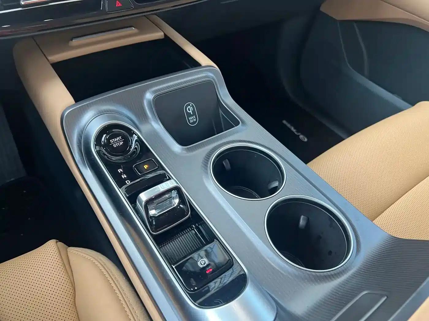 Trumpchi E8 PHEV 2024 Model 150km Dragon Glory Edition — миниатюра 10