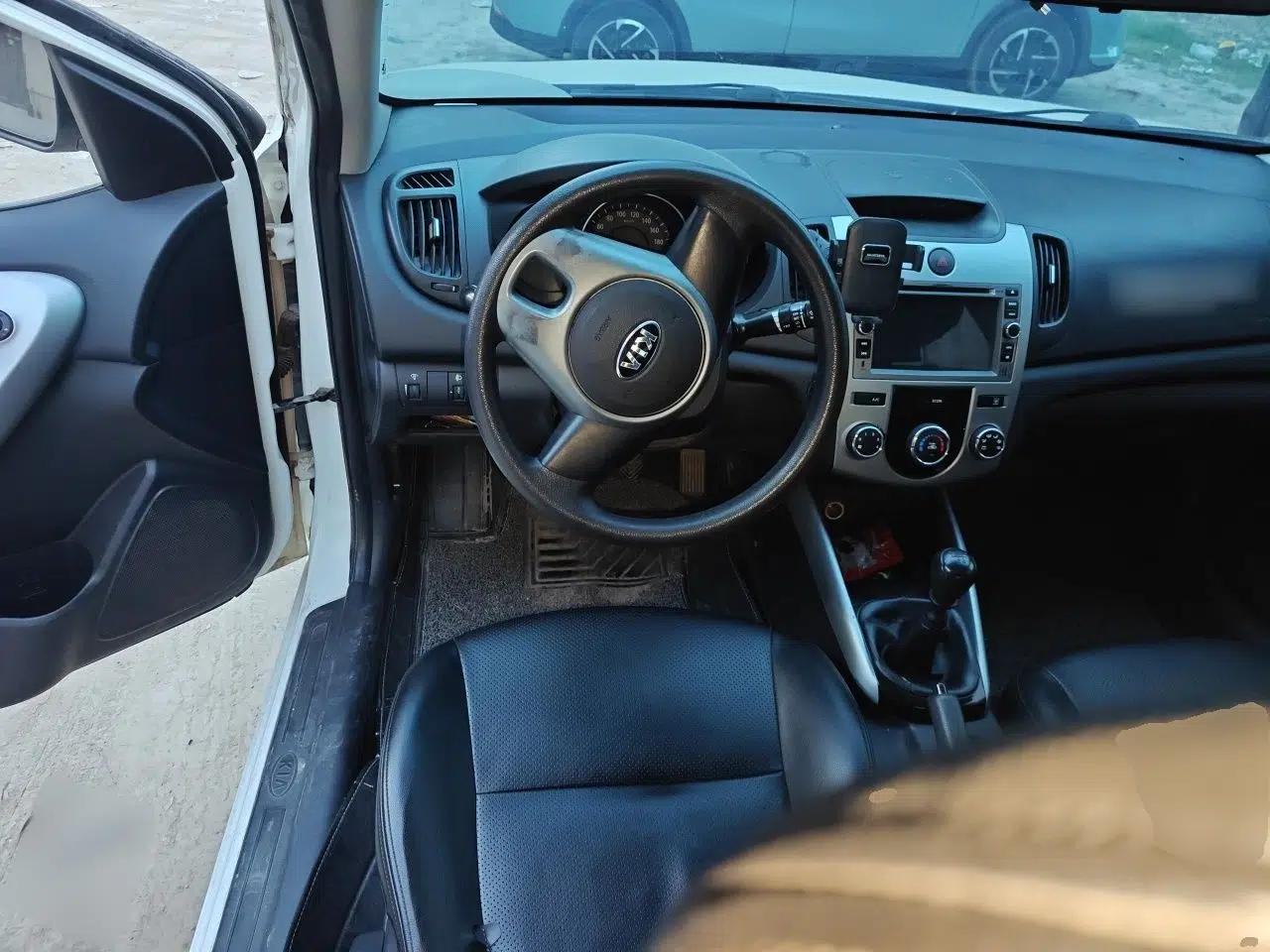 Kia Forte 2014 1.6L MT GL — миниатюра 11