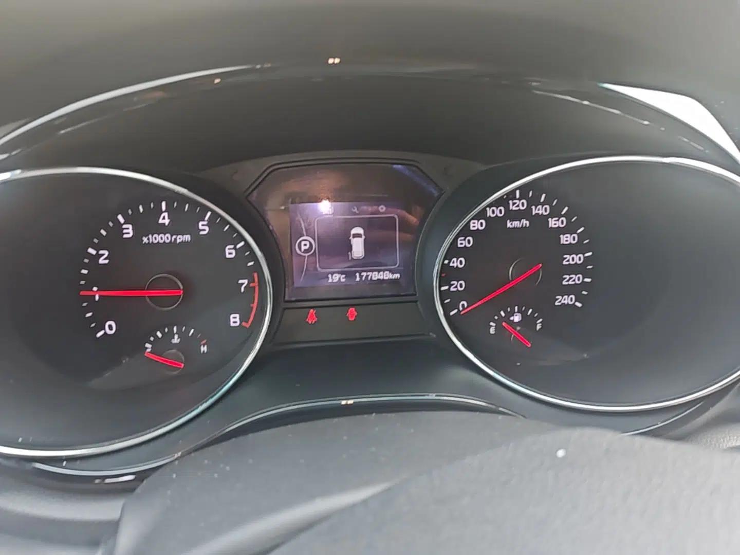 Kia Carnival 2015 3.3 GDI Luxury Edition China V Standard — миниатюра 14