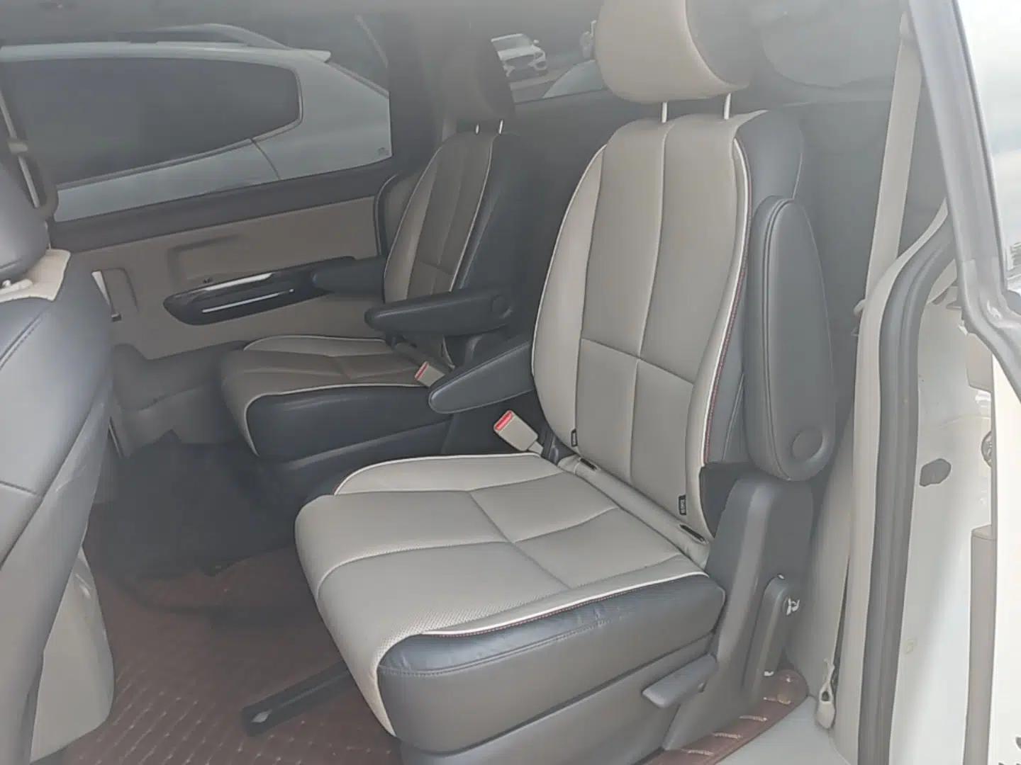 Kia Carnival 2015 3.3 GDI Luxury Edition China V Standard — миниатюра 19